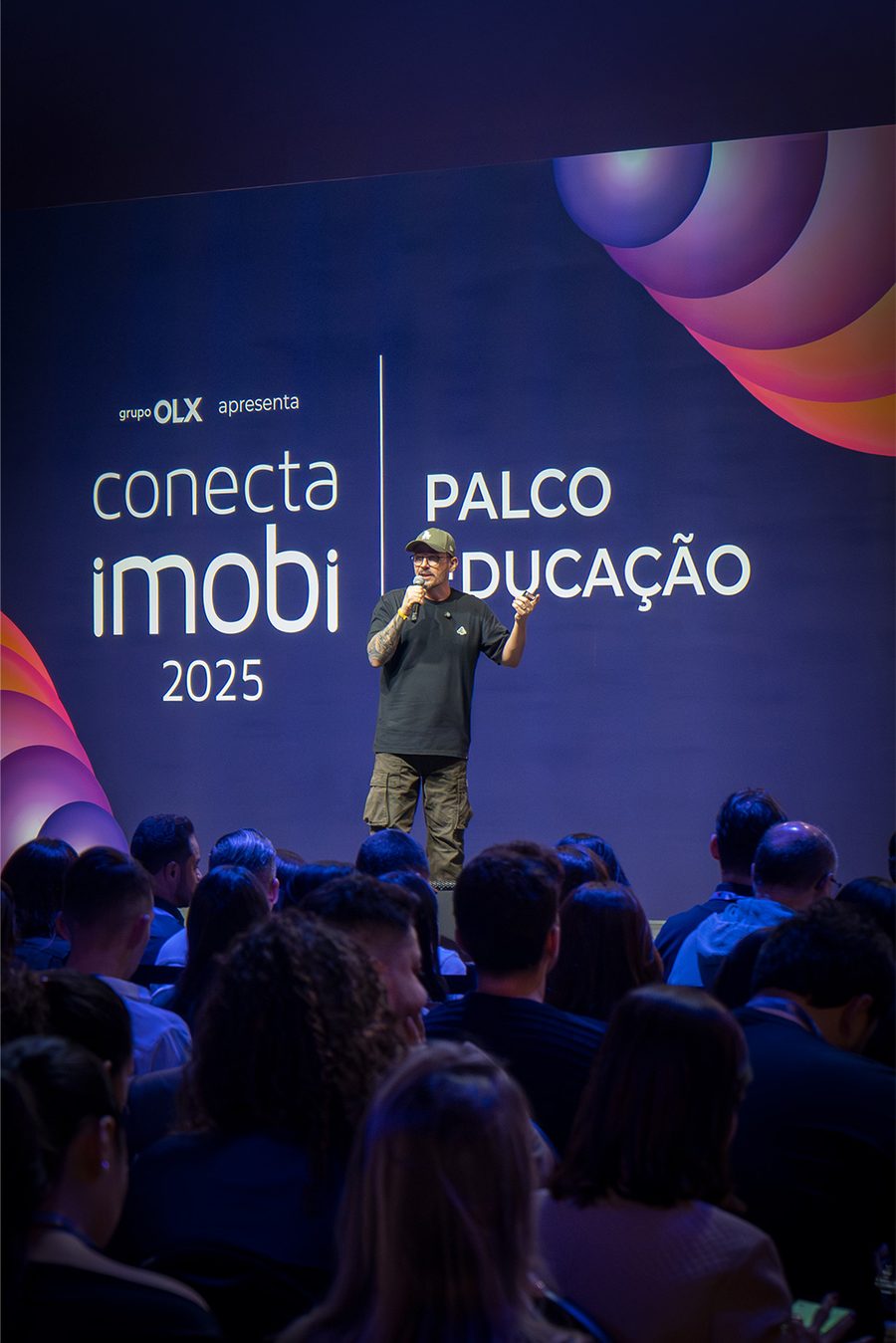 André Barcellos palestrando no Conecta Imobi 2025